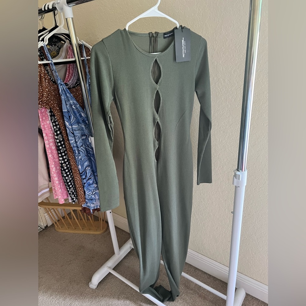 PrettyLittleThing Women’s Khaki Rib Cutout Long Sleeved Jumpsuit Size 6 NWT